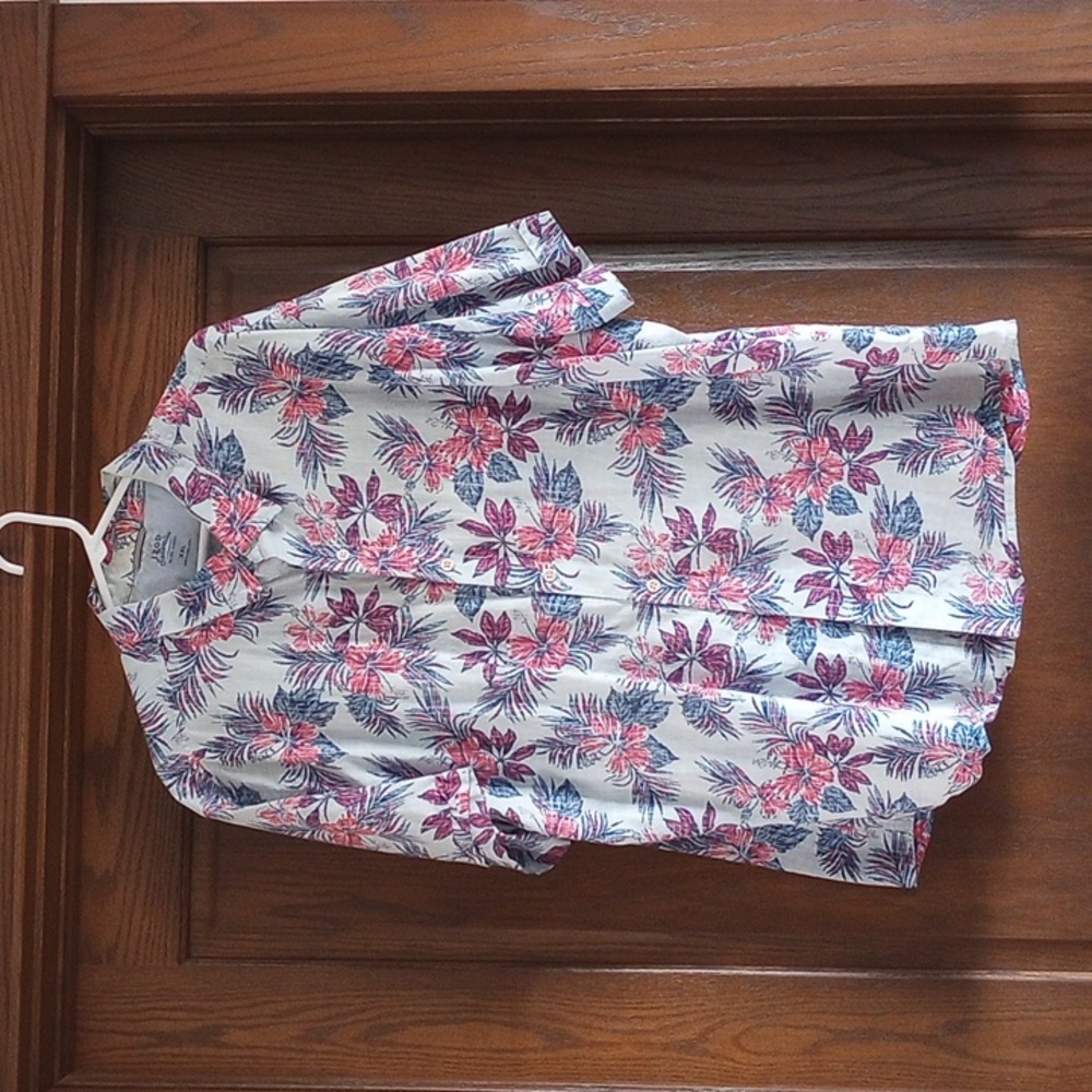 Men's short sleeve button down shirt, tropical design, size XXL